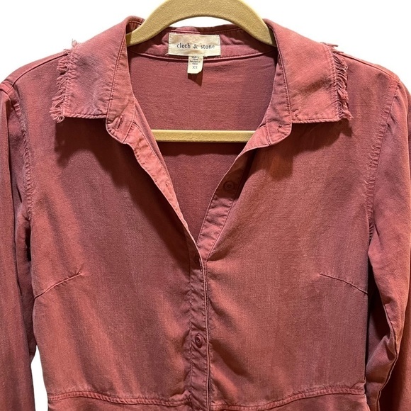 Cloth & Stone Tencel Red Chambray Peplum Button Down Top Frayed Hem Sz XS - Picture 5 of 10
